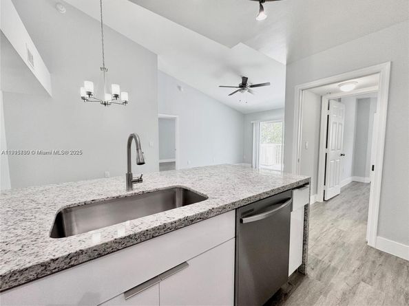 677 SW 111th Ave 303, Pembroke Pines FL 33025