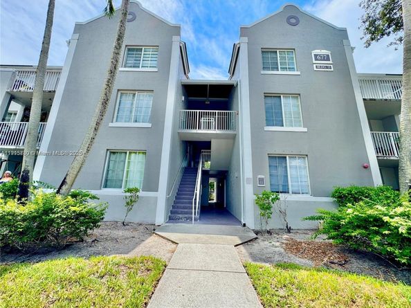677 SW 111th Ave 303, Pembroke Pines FL 33025