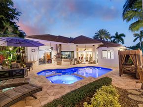 2567 Montclaire Cir, Weston FL 33327