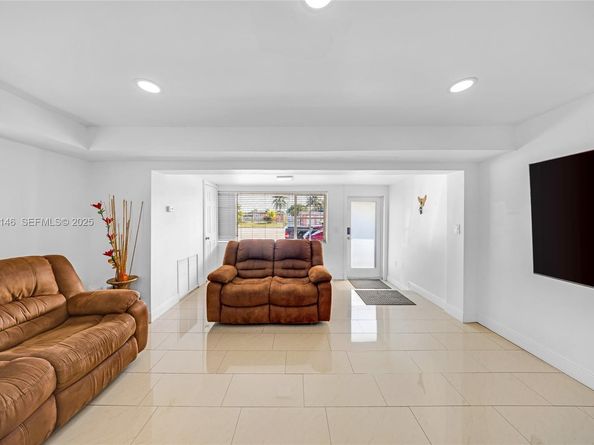 4660 E 4th Ave, Hialeah FL 33013