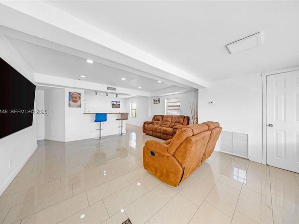 4660 E 4th Ave, Hialeah FL 33013