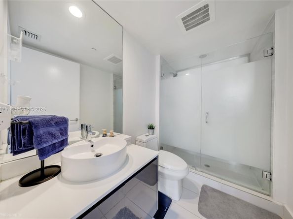 31 SE 6th St 2506, Miami FL 33131