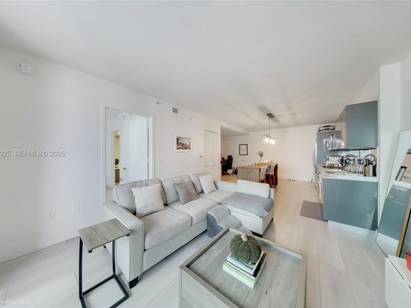 31 SE 6th St 2506, Miami FL 33131