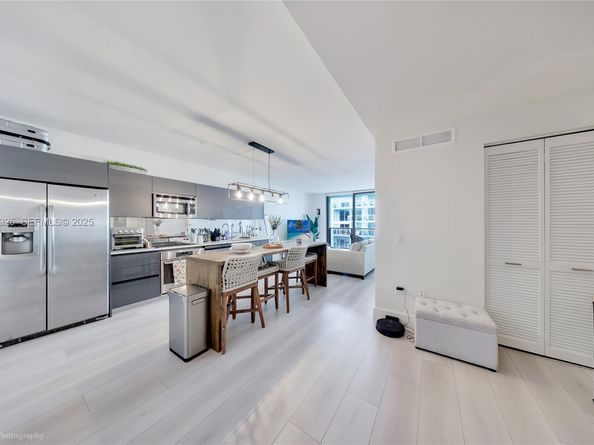 31 SE 6th St 2506, Miami FL 33131