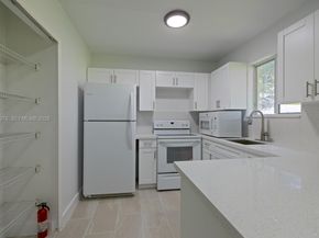 990 NE 33rd Ter 201, Homestead FL 33033