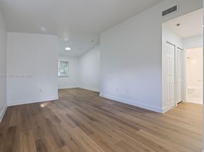 990 NE 33rd Ter 201, Homestead FL 33033