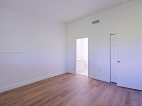 990 NE 33rd Ter 201, Homestead FL 33033