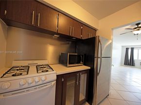 2250 Bay Dr 4, Miami Beach FL 33141