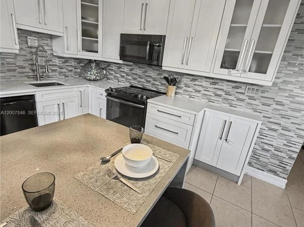 1423 Holly Heights Dr 11, Fort Lauderdale FL 33304