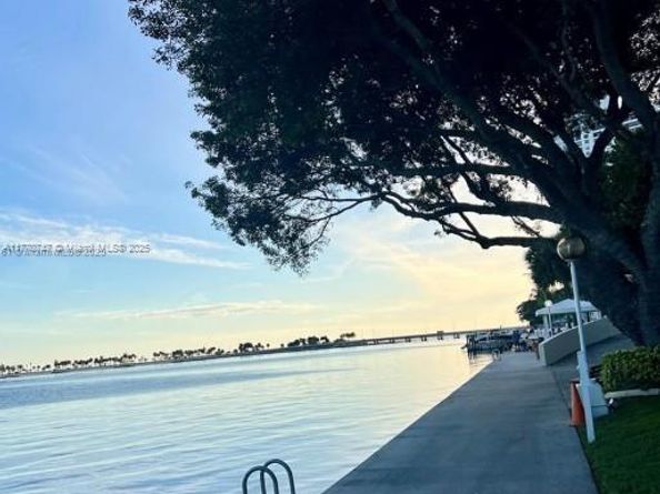 1901 Brickell Ave B2310, Miami FL 33129