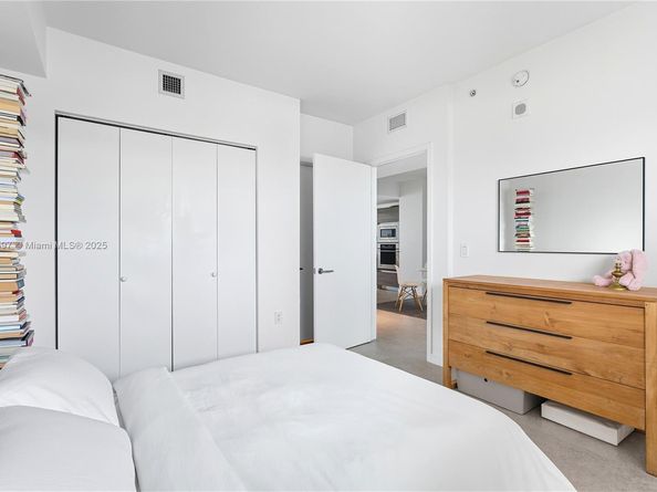 460 NE 28th St 1805, Miami FL 33137