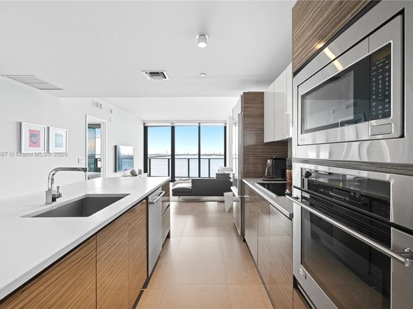 460 NE 28th St 1805, Miami FL 33137