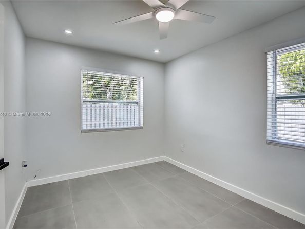 6861 NW 24th St, Sunrise FL 33313