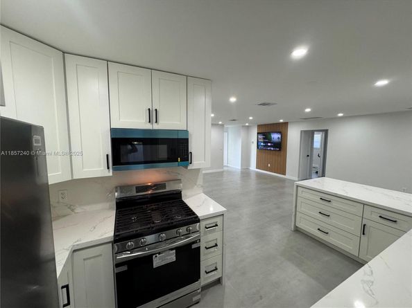 6861 NW 24th St, Sunrise FL 33313