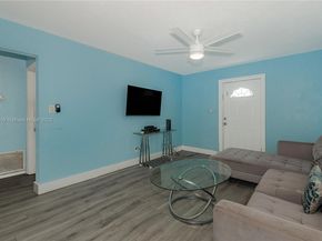 1027 NE 33rd St, Oakland Park FL 33334