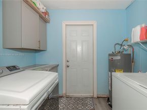1027 NE 33rd St, Oakland Park FL 33334