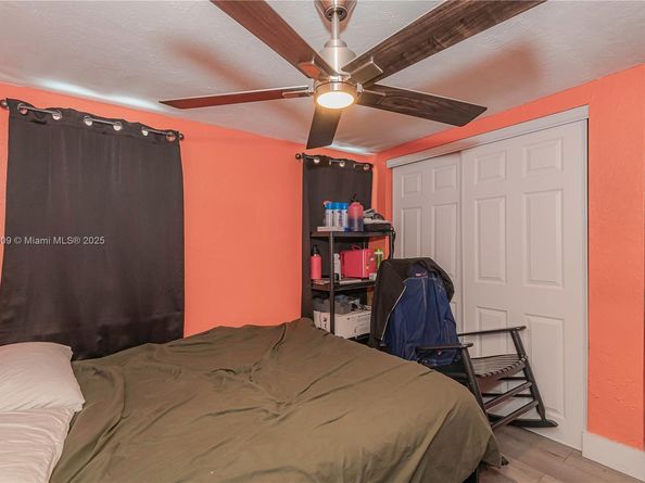 1027 NE 33rd St, Oakland Park FL 33334