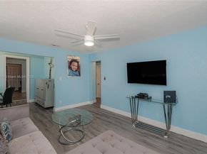 1027 NE 33rd St, Oakland Park FL 33334
