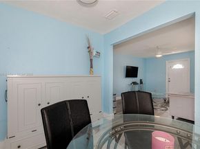 1027 NE 33rd St, Oakland Park FL 33334