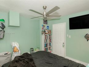 1027 NE 33rd St, Oakland Park FL 33334