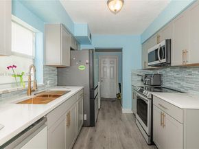 1027 NE 33rd St, Oakland Park FL 33334