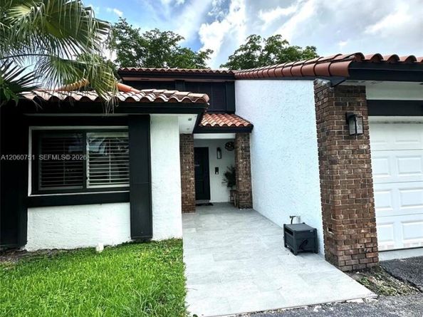17839 NW 63rd Ct, Hialeah FL 33015