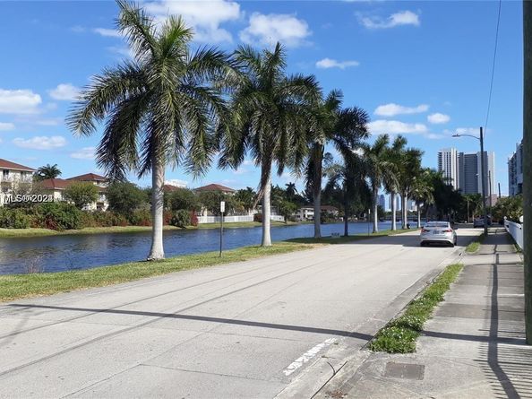 2025 NE 164th St 215, North Miami Beach FL 33162