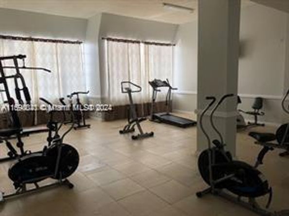 2025 NE 164th St 215, North Miami Beach FL 33162