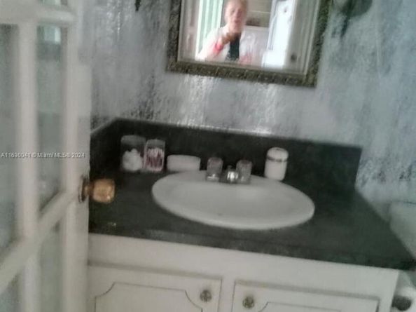 2025 NE 164th St 215, North Miami Beach FL 33162