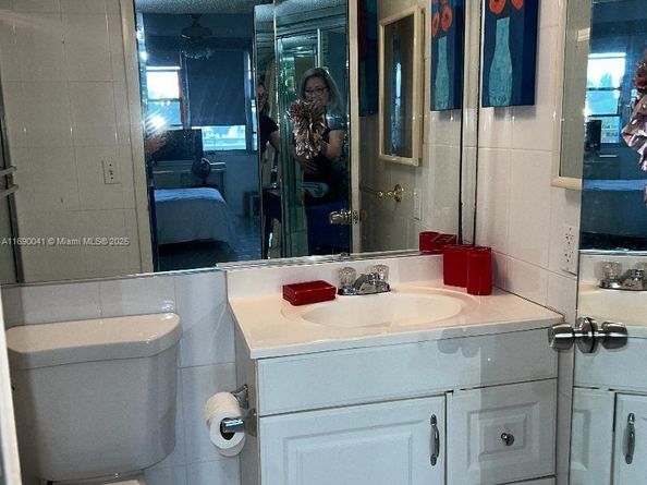 2025 NE 164th St 215, North Miami Beach FL 33162
