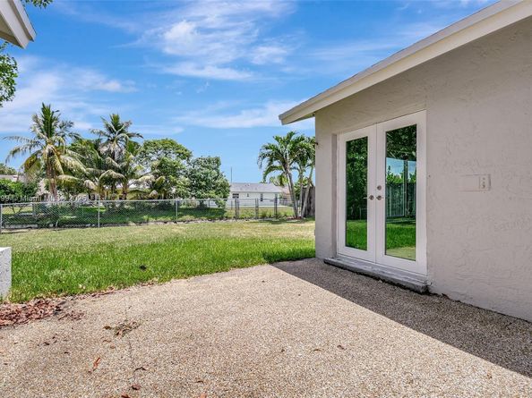 11120 NW 26th Pl, Sunrise FL 33322