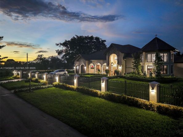 9815 SW 114th St, Miami FL 33176