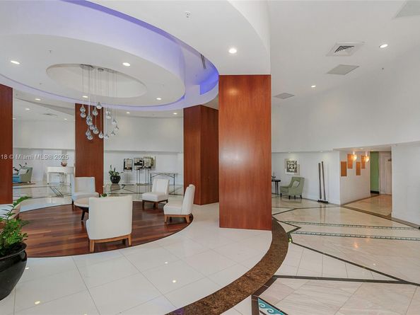 6301 Collins Ave 1107, Miami Beach FL 33141