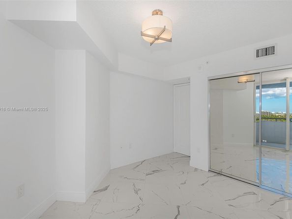 6301 Collins Ave 1107, Miami Beach FL 33141