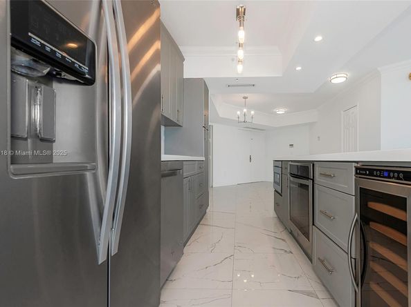 6301 Collins Ave 1107, Miami Beach FL 33141