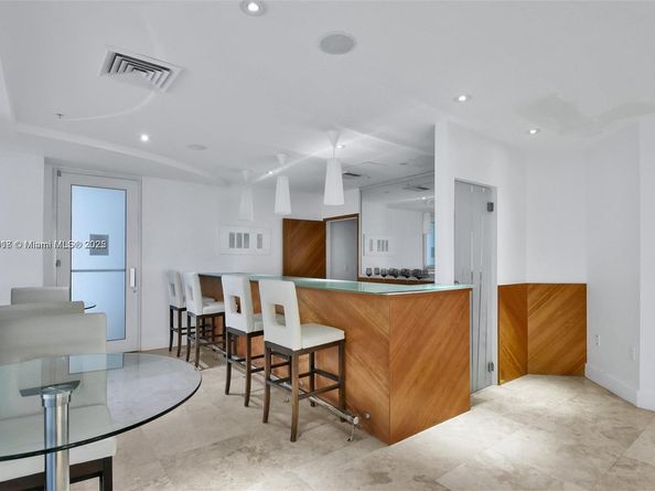 6301 Collins Ave 1107, Miami Beach FL 33141