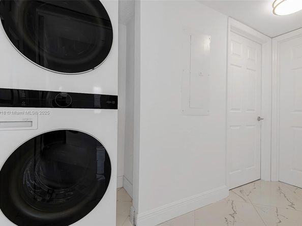 6301 Collins Ave 1107, Miami Beach FL 33141