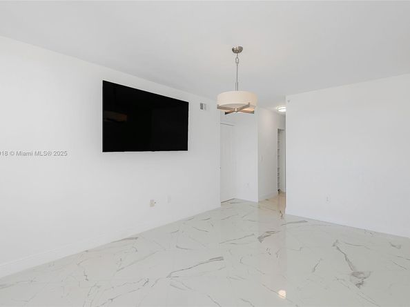 6301 Collins Ave 1107, Miami Beach FL 33141