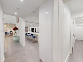 1055 NW 99th Ave, Plantation FL 33322