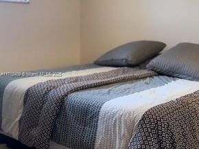 311 S Hollybrook Dr 202, Pembroke Pines FL 33025