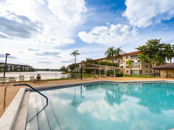 1100 SW 130th Ave 304H, Pembroke Pines FL 33027