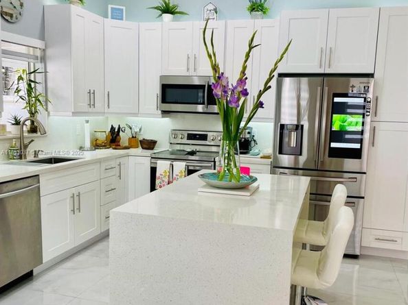 18336 NW 6th St, Pembroke Pines FL 33029