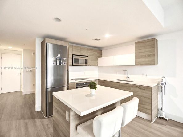 16385 Biscayne Blvd 403, North Miami Beach FL 33160