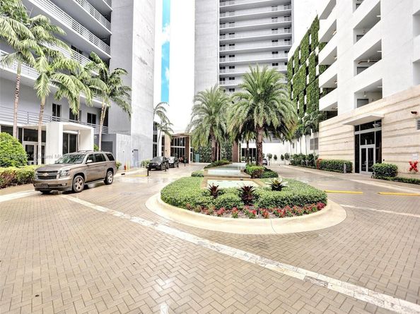 16385 Biscayne Blvd 403, North Miami Beach FL 33160