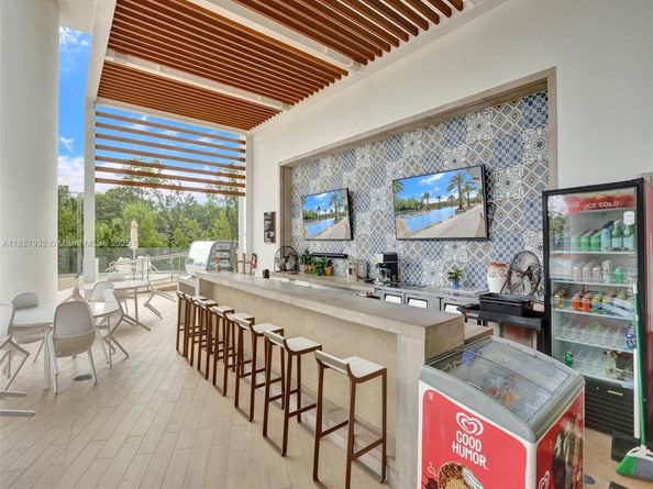 16385 Biscayne Blvd 403, North Miami Beach FL 33160
