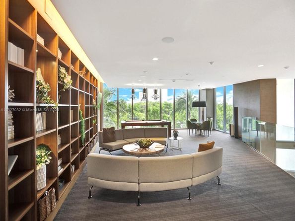 16385 Biscayne Blvd 403, North Miami Beach FL 33160