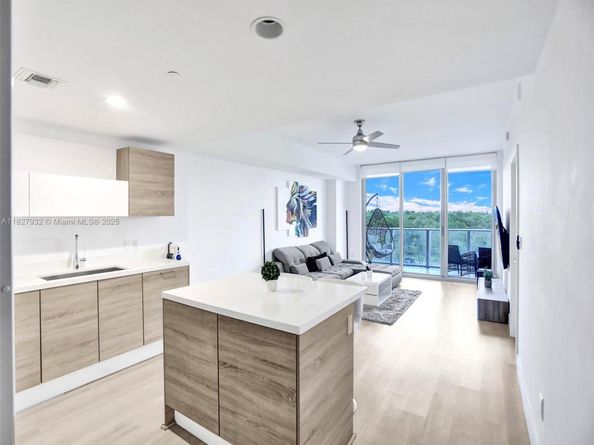 16385 Biscayne Blvd 403, North Miami Beach FL 33160