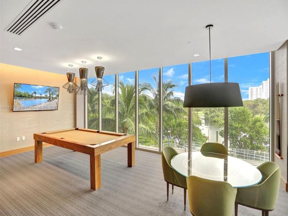 16385 Biscayne Blvd 403, North Miami Beach FL 33160