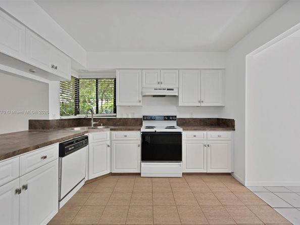 200 NW 97th Ave, Plantation FL 33324