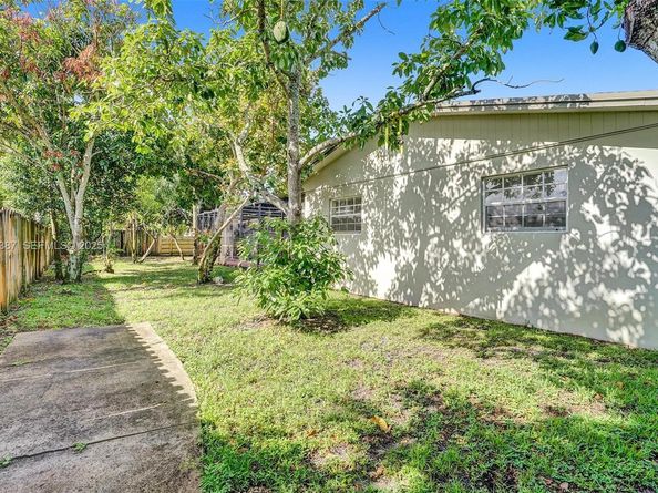 470 NW 46th Ave, Plantation FL 33317